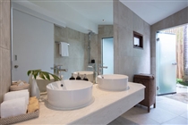 Infinity View - Guest suite 2 bathroom design